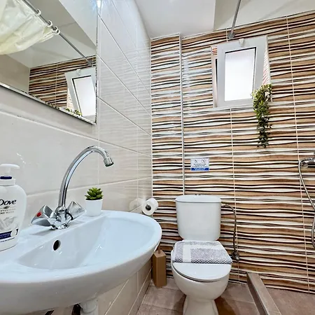 Διαμέρισμα Bright & Spacious In Town, Near The - No 3