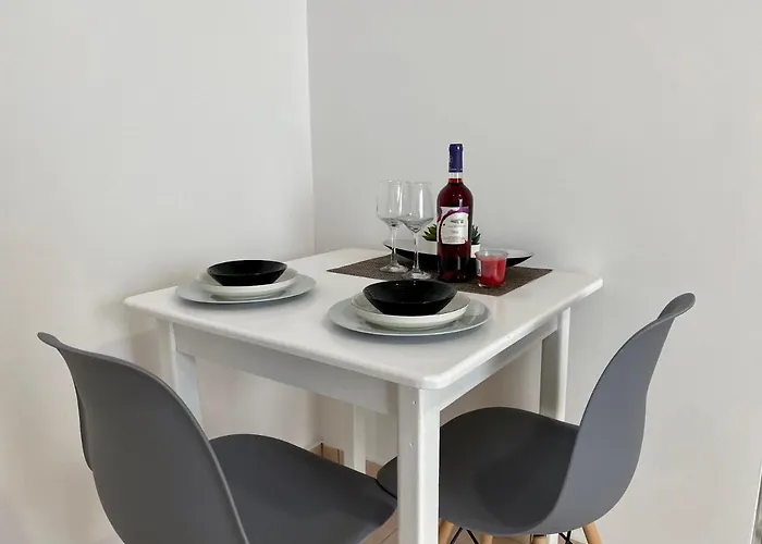 Bright & Spacious In Town, Near The - No 3 *