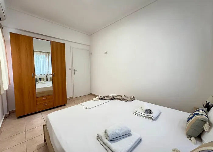 Bright & Spacious In Town, Near The - No 3 Appartement Kos