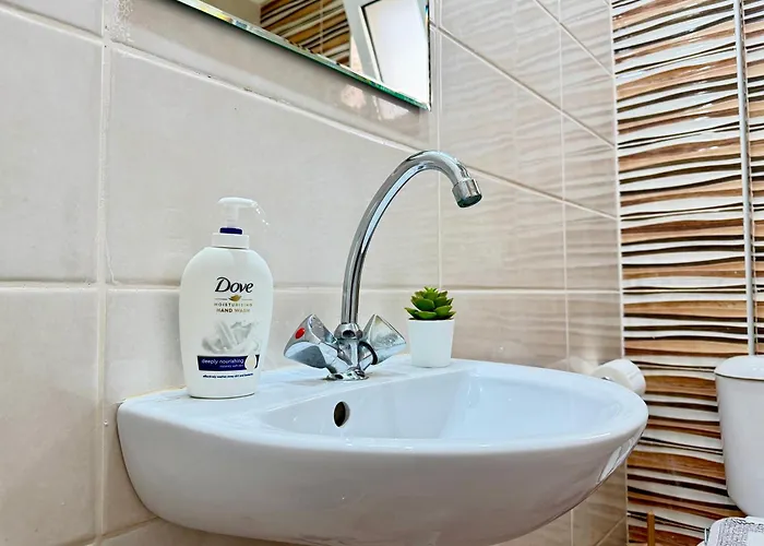 Bright & Spacious In Town, Near The - No 3 Appartement Kos