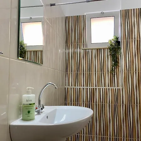 Bright & Spacious In Town, Near The - No 3 公寓